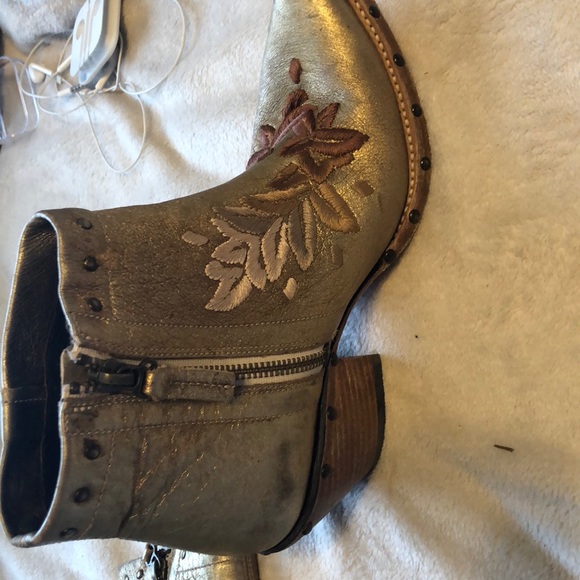Ariat Cowgirl Boots - Picture 2 of 3